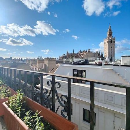 Lovely 1-Bedroom Loft With Terrace. Amazing View. Sevilla Bagian luar foto