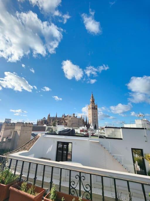 Lovely 1-Bedroom Loft With Terrace. Amazing View. Sevilla Bagian luar foto